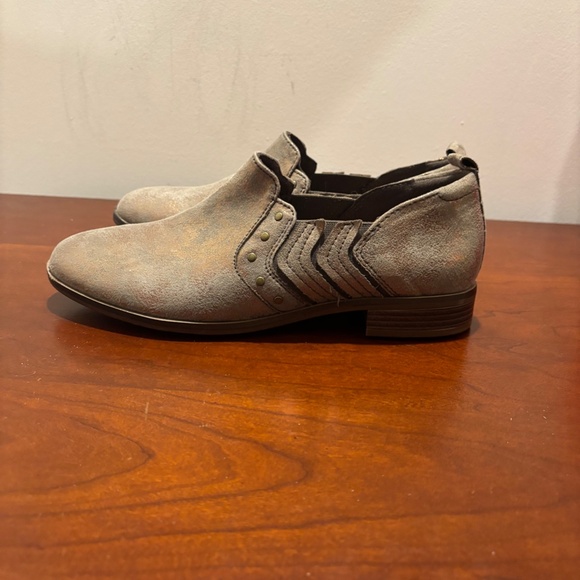 Clarks Trish Bell Metallic Gold Studded Booties 8.5 - Picture 3 of 9